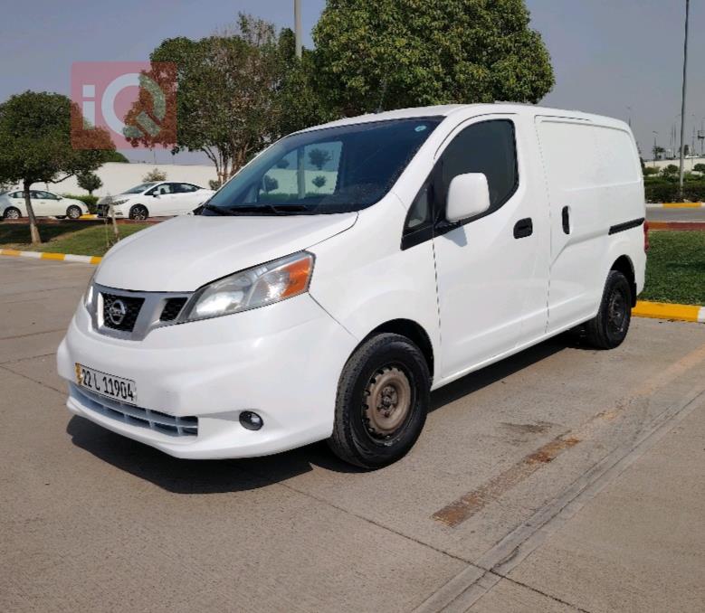 نیسان NV200